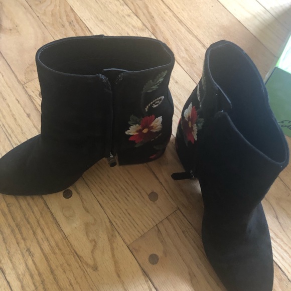Size 8 Suede Sam Edelman ankle boots - Picture 5 of 9